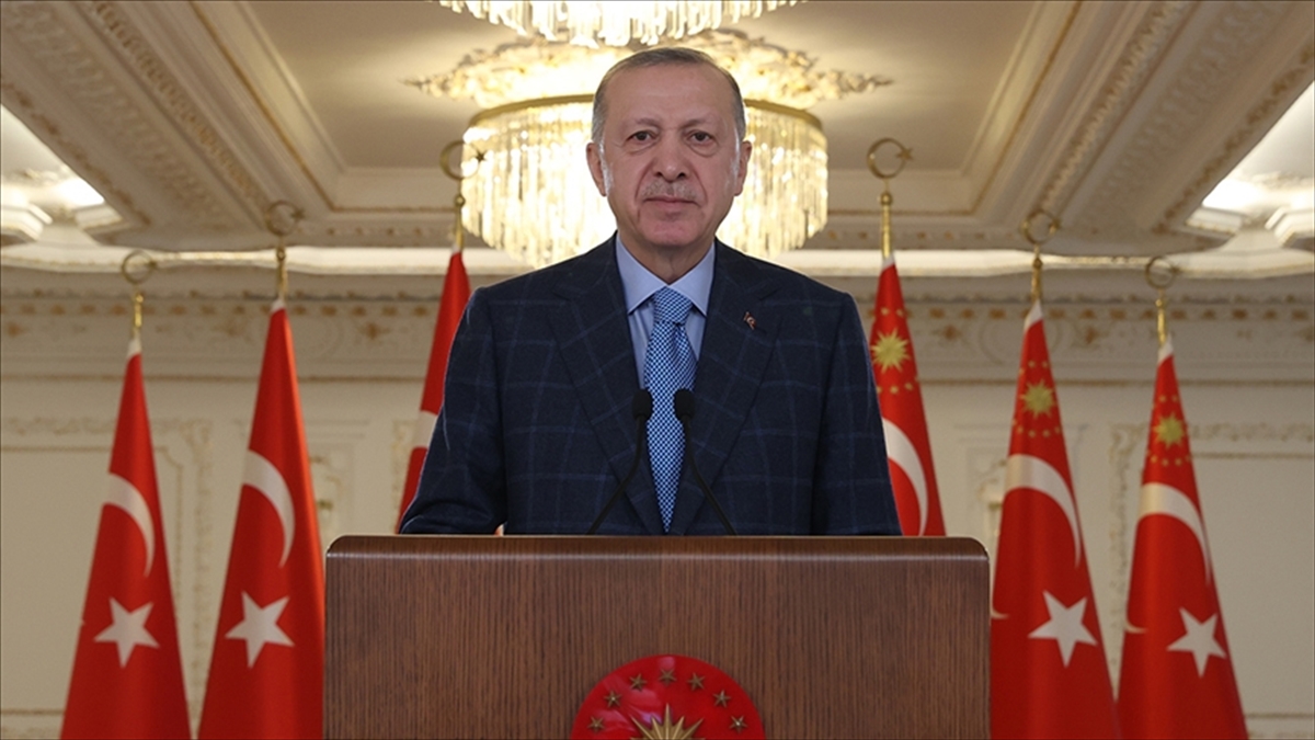Cumhurbaşkanı Erdoğan, edebiyatçı Nuri Pakdil’i andı