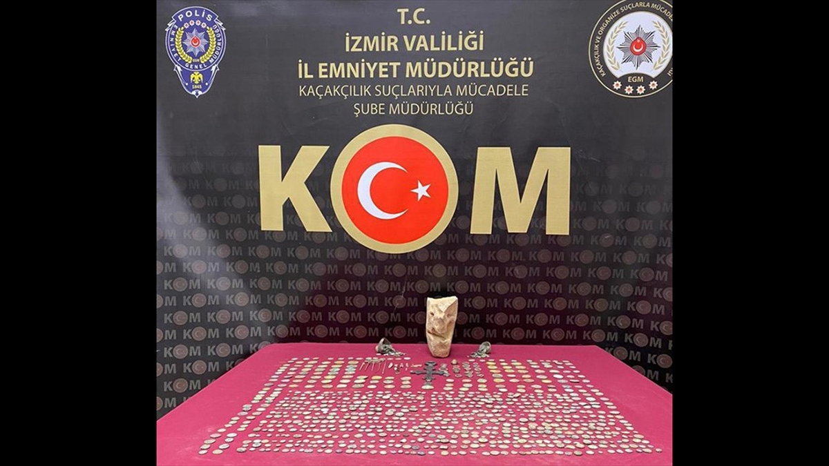 İzmir’de 1085 parça tarihi eser ele geçirildi