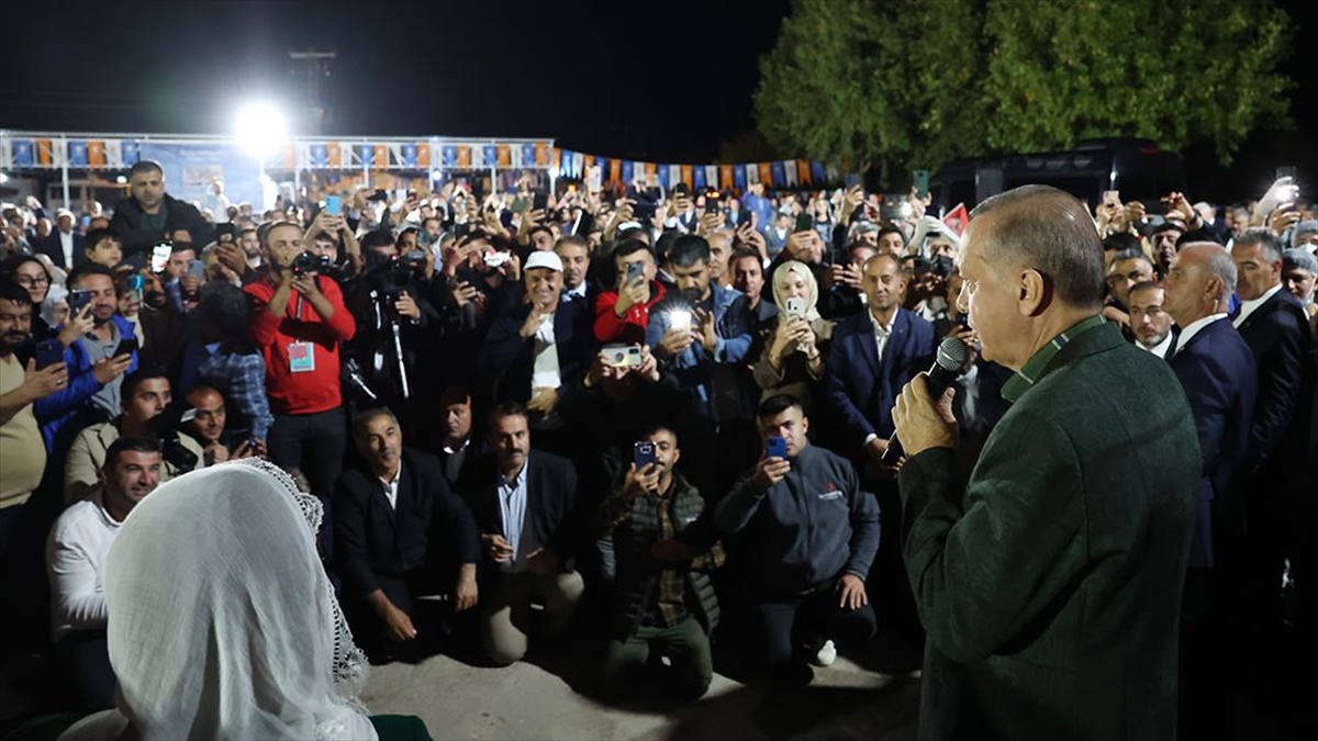 Cumhurbaşkanı Erdoğan, Silvan’da vatandaşlarla bir araya geldi