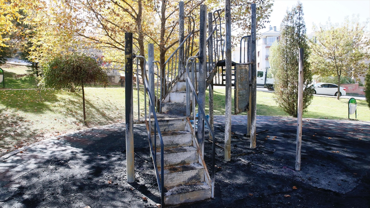 AA-20221026-29261134-29261133-ESKISEHIRDE_COCUK_OYUN_PARKINA_YAKILARAK_ZARAR_VERILDI