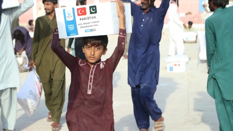 Beşir Derneği, Pakistan’da 37 binden fazla selzedeye insani yardım malzemesi ulaştırdı