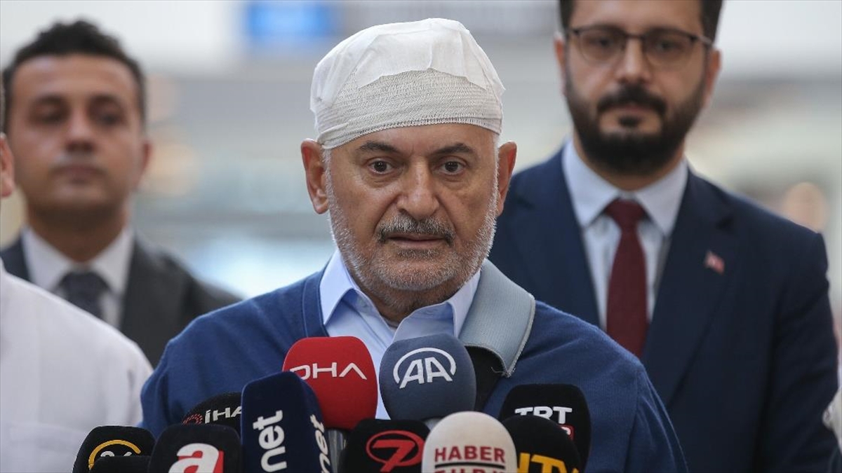 Azerbaycan’da trafik kazası geçiren Binali Yıldırım hastaneden taburcu edildi