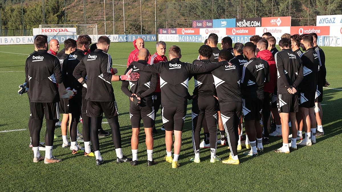 AA-20221028-29282795-29282794-BESIKTAS_SENOL_GUNES_YONETIMINDE_ILK_ANTRENMANINA_CIKTI