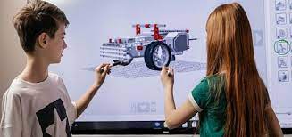 Çocuklar robotik kodlama ile geleceklerini inşa ediyor