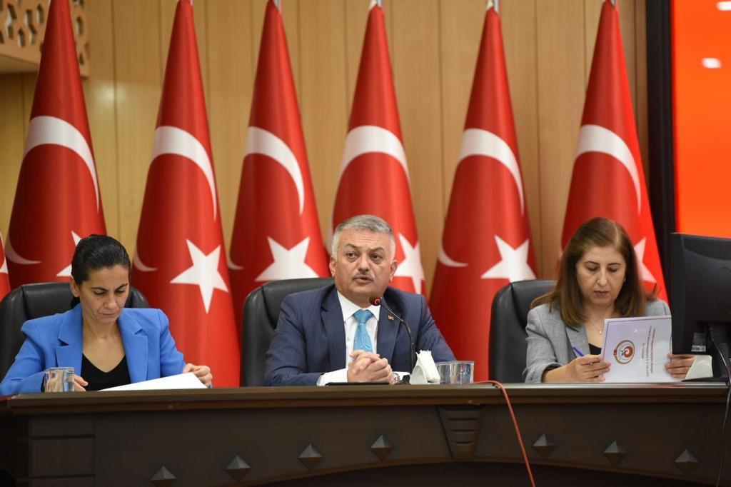 ANTALYALI HEMŞERİLERİMİZE VE ŞEHRİMİZİ ZİYARET EDEN MİSAFİRLERİMİZE DÜNYA STANDARTLARINDA HİZMET SUNMALIYIZ