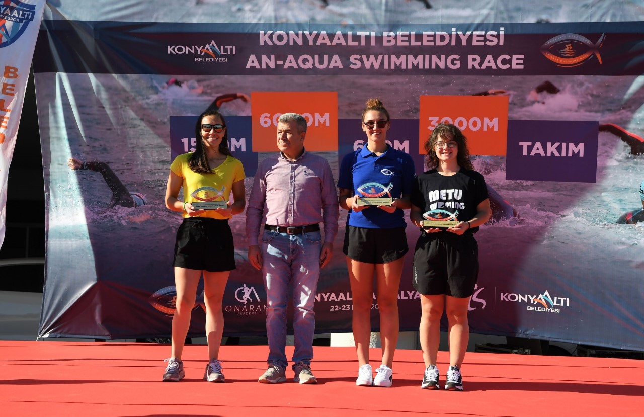 Konyaaltı’nda yüzme yarışı heyecanı