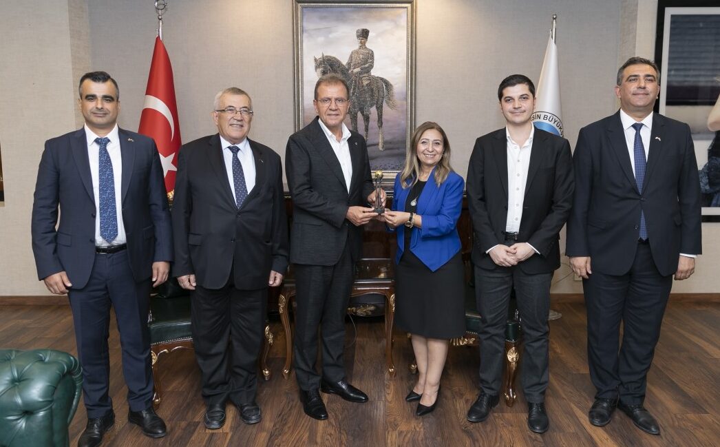 BAŞKAN SEÇER, KÜRESEL ÇAPTA ÖDÜLE LAYIK GÖRÜLEN PROJE ÖDÜLÜNÜ TESLİM ALDI