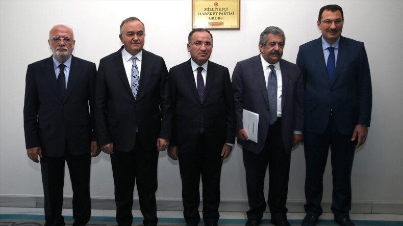 AK Parti’den siyasi parti gruplarına anayasa değişikliği teklifi ziyareti