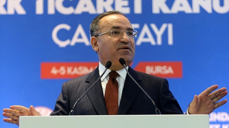 Bozdağ: Başörtüsüne yönelik anayasa değişikliği, demokratik hukuk devletine uygun önemli bir değişiklik