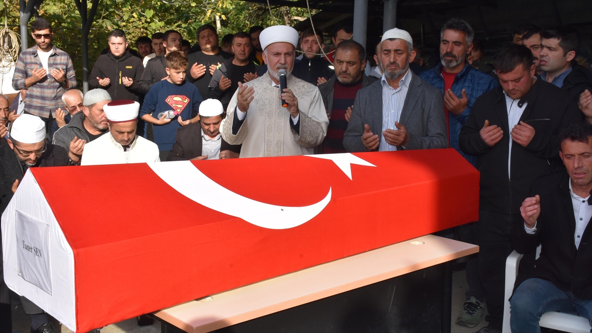 AA-20221105-29357632-29357631-AMASRADAKI_PATLAMADAN_21_GUN_SONRA_HAYATINI_KAYBEDEN_MADENCI_SON_YOLCULUGUNA_UGURLANDI