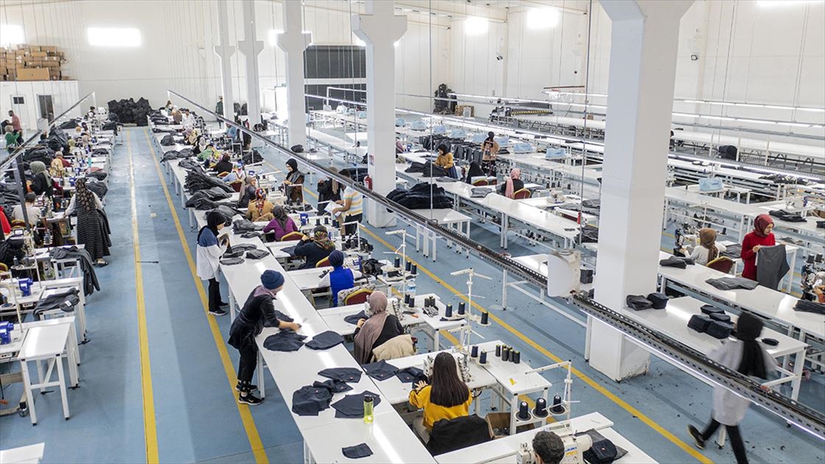 AA-20221108-29382009-29382008-ERCIS_OSBDEKI_ILK_FABRIKA_150_ISCIYLE_URETIME_BASLADI