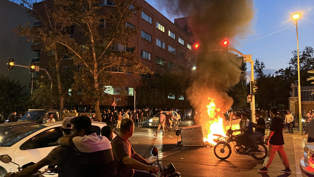 AA-20221110-29405391-29405390-IRANDA_BAZI_PROTESTOCULAR_IDAMLA_YARGILANIYOR