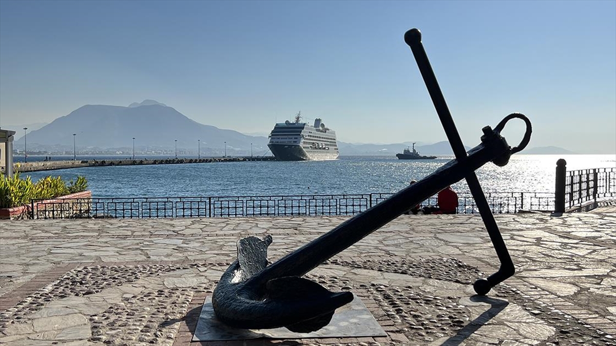 AA-20221113-29429717-29429716-MALTA_BAYRAKLI_KRUVAZIYER_AZAMARA_PURSUIT_ALANYADA