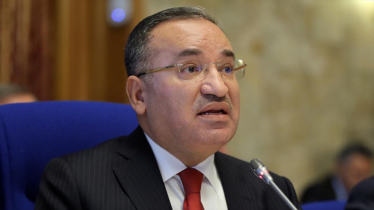 Adalet Bakanı Bozdağ: İstanbul’daki terör saldırısına ilişkin gözaltı sayısı 50’ye yükseldi
