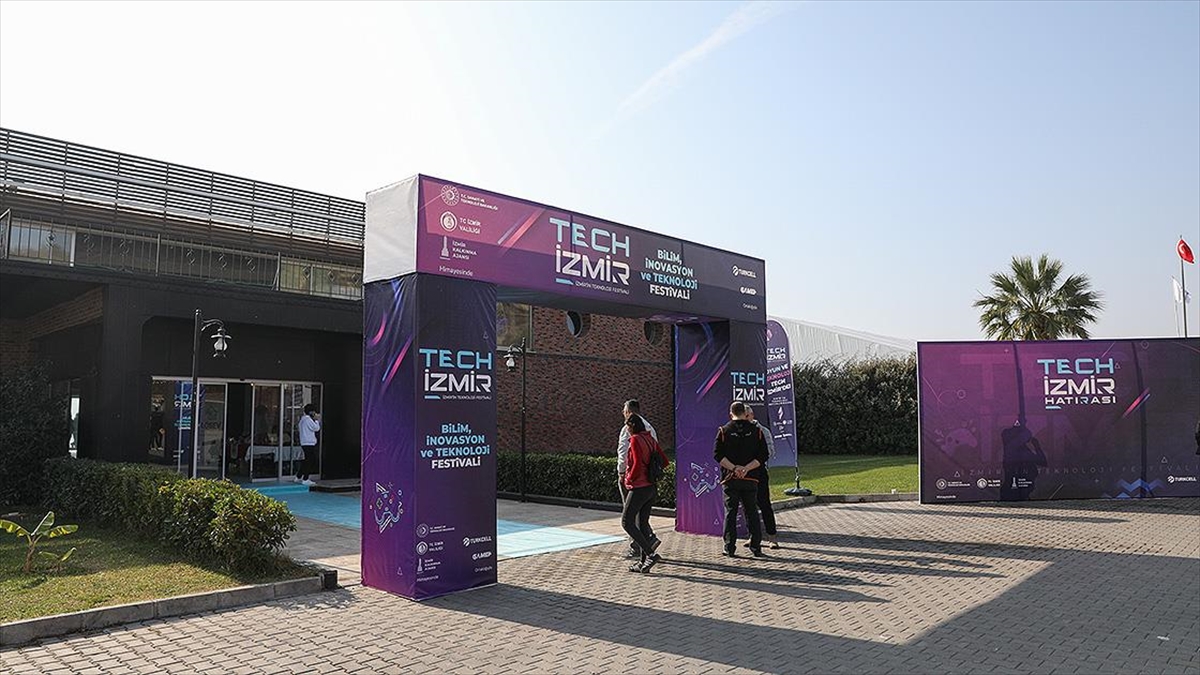 AA-20221115-29446854-29446853-IZMIR_TEKNOLOJI_BILIM_VE_INOVASYON_FESTIVALI_KAPILARINI_ACTI