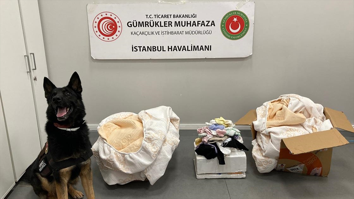 AA-20221116-29452636-29452635-ISTANBUL_HAVALIMANINDA_BEBEK_KIYAFETINE_EMDIRILMIS_149_KILOGRAM_UYUSTURUCU_BULUNDU