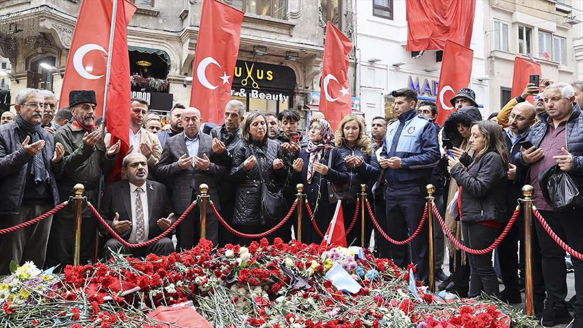 AA-20221117-29463733-29463732-TEROR_SALDIRISINDA_HAYATINI_KAYBEDENLER_ISTIKLAL_CADDESINDE_ANILIYOR