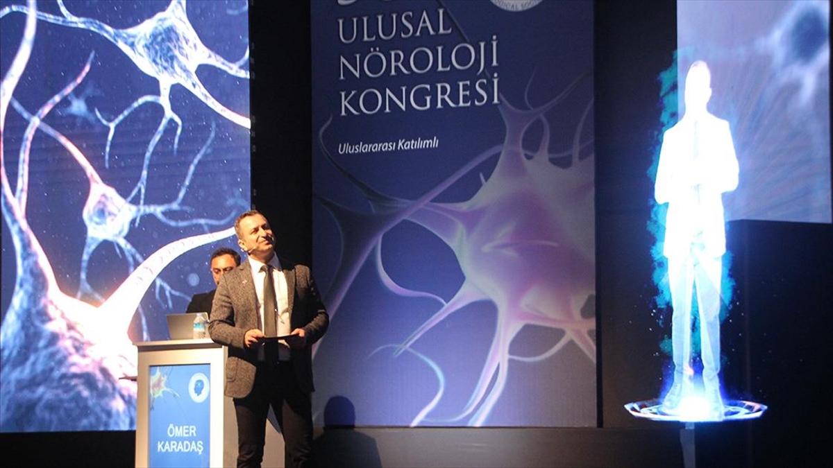 Antalya’da migrenin yeni tedavi yöntemleri “Hologram” teknolojisiyle anlatıldı