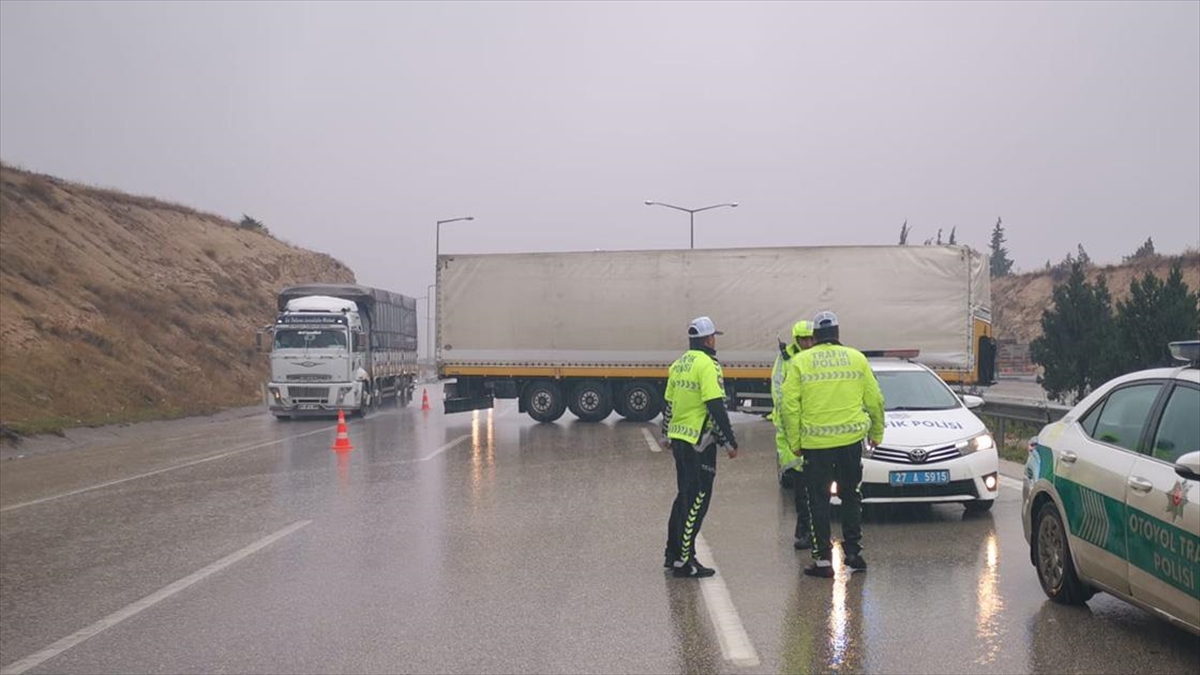 Kaza nedeniyle TAG Otoyolu’nda kontrollü sağlanan ulaşım normale döndü