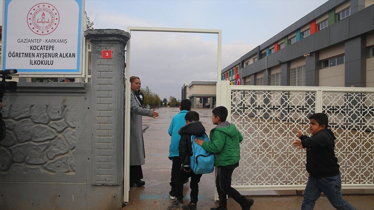 AA-20221130-29592988-29592987-YPGPKKLI_TERORISTLERIN_KARKAMISTA_TAHRIP_ETTIGI_OKULLARDA_EGITIM_YENIDEN_BASLADI
