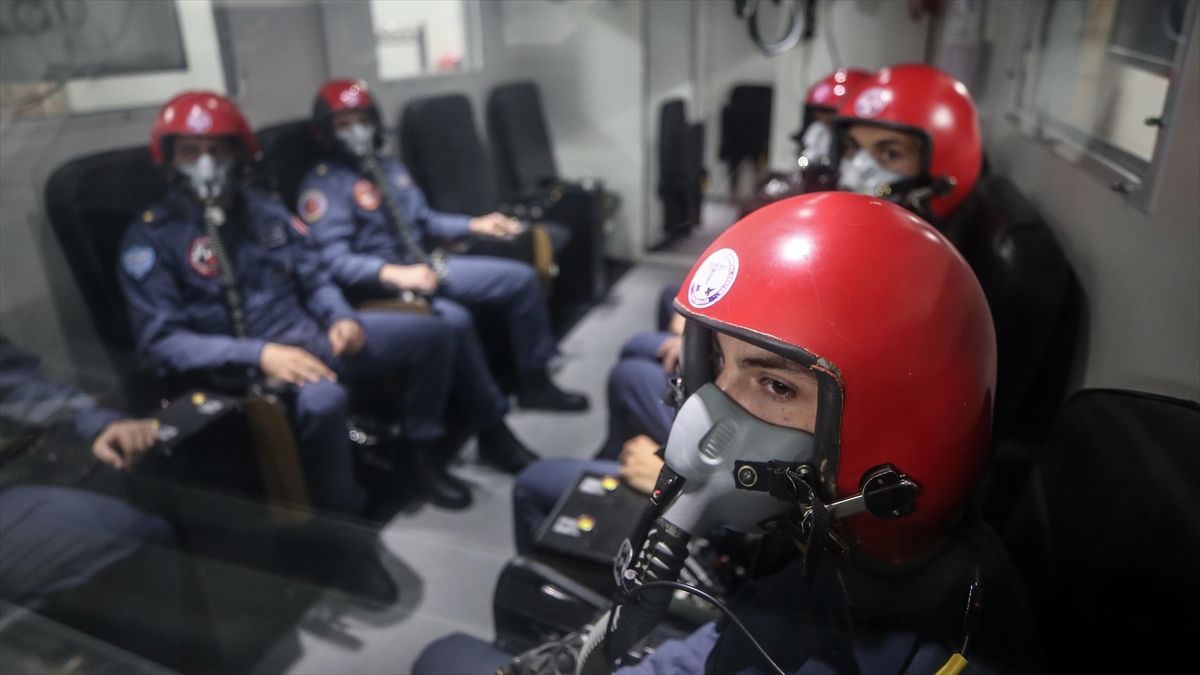 “Türkiye’nin ilk uzay yolcusu” adayları Eskişehir’deki askeri merkezde eğitiliyor
