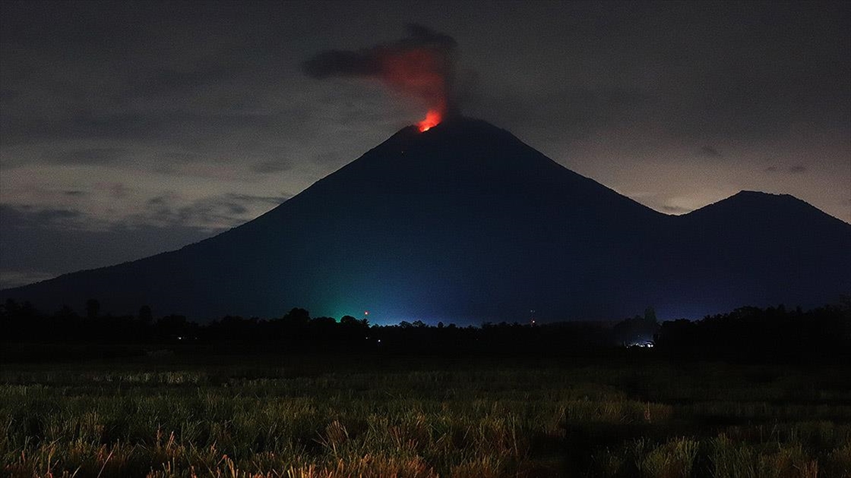 AA-20221204-29638199-29638198-ENDONEZYADA_SEMERU_YANARDAGI_LAV_PUSKURTTU