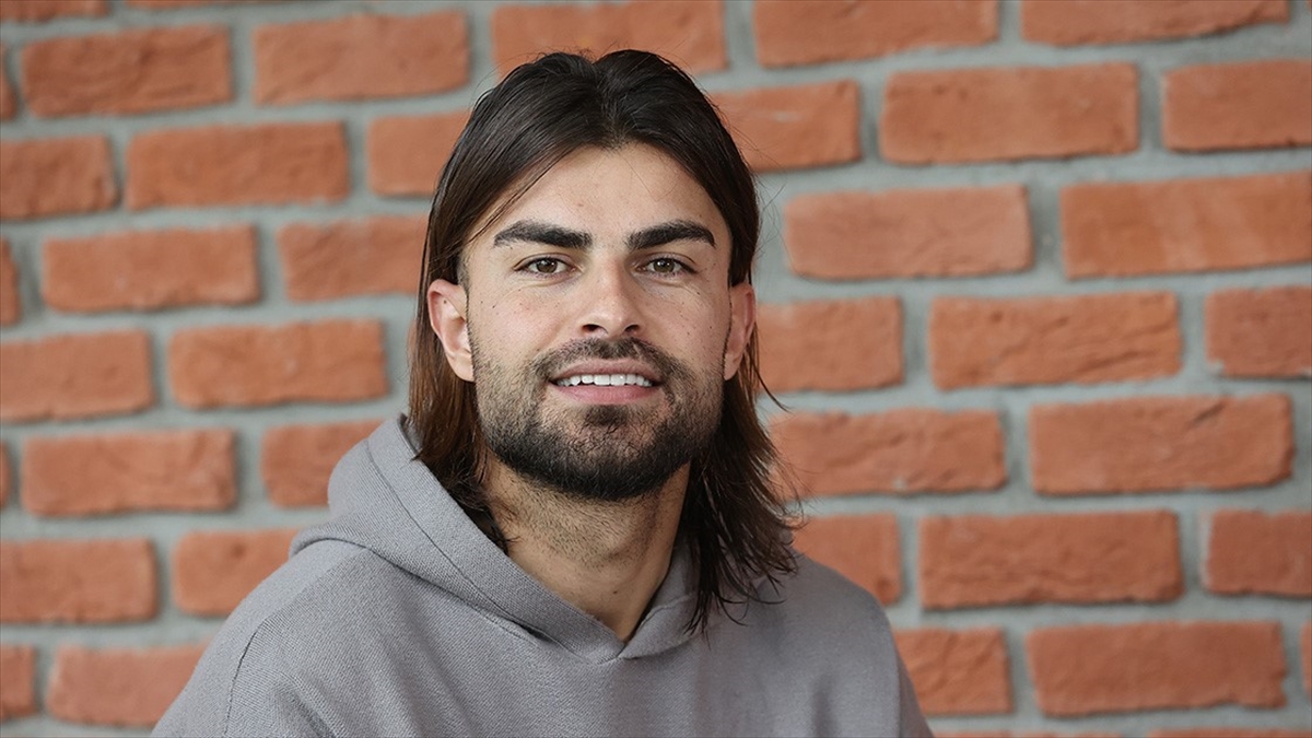 AA-20221204-29643484-29643483-GALATASARAYLI_FUTBOLCU_ABDULKERIM_BARDAKCININ_SAMPIYONLUGA_INANCI_TAM