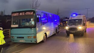 Karabük’te halk otobüsü ile minibüsün çarpıştığı kazada 10 kişi yaralandı