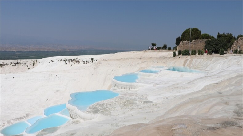 Pamukkale’yi 11 ayda 1,9 milyon kişi gezdi