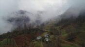 Trabzon’un ‘Hıdırnebi Yaylası’ sis altındaki güzelliğiyle ziyaretçilerini karşılıyor