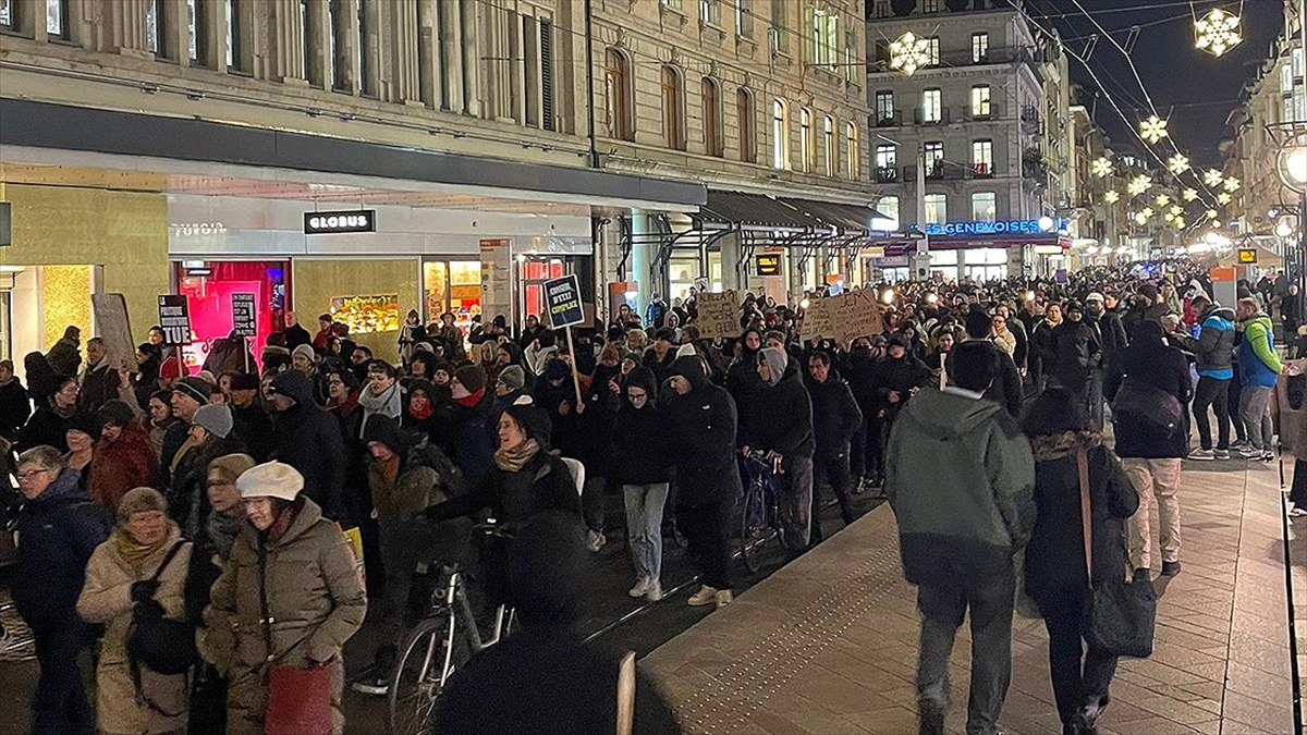AA-20221208-29684067-29684066-ISVICREDE_SIGINMA_TALEBI_REDDEDILEN_GOCMENIN_INTIHARININ_ARDINDAN_PROTESTO_DUZENLENDI