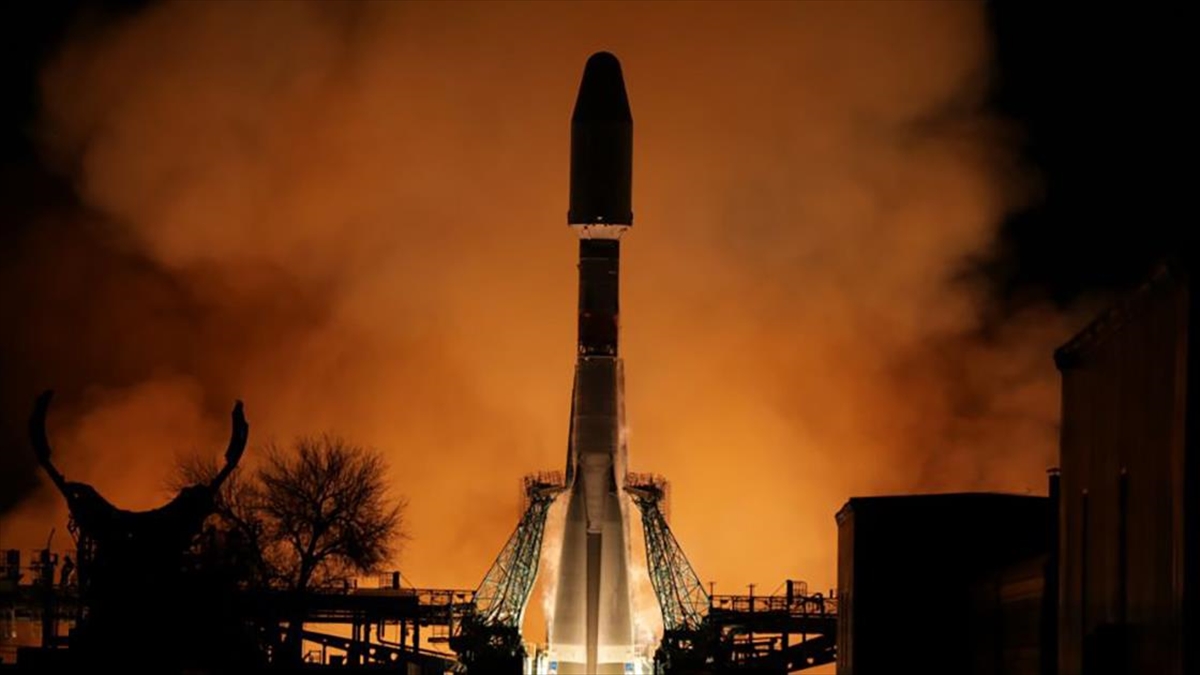 SpaceX, rakibi OneWeb için uzaya 40 internet uydusu fırlattı