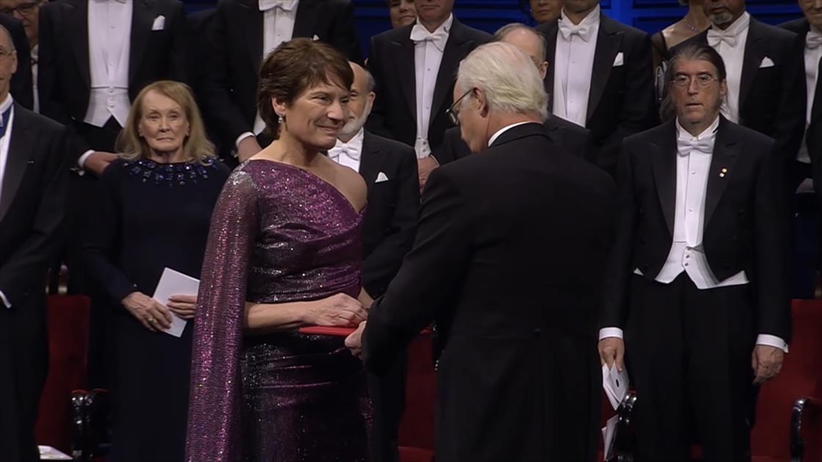 AA-20221210-29703039-29703038-2022_NOBEL_ODULLERI_SAHIPLERINE_VERILDI