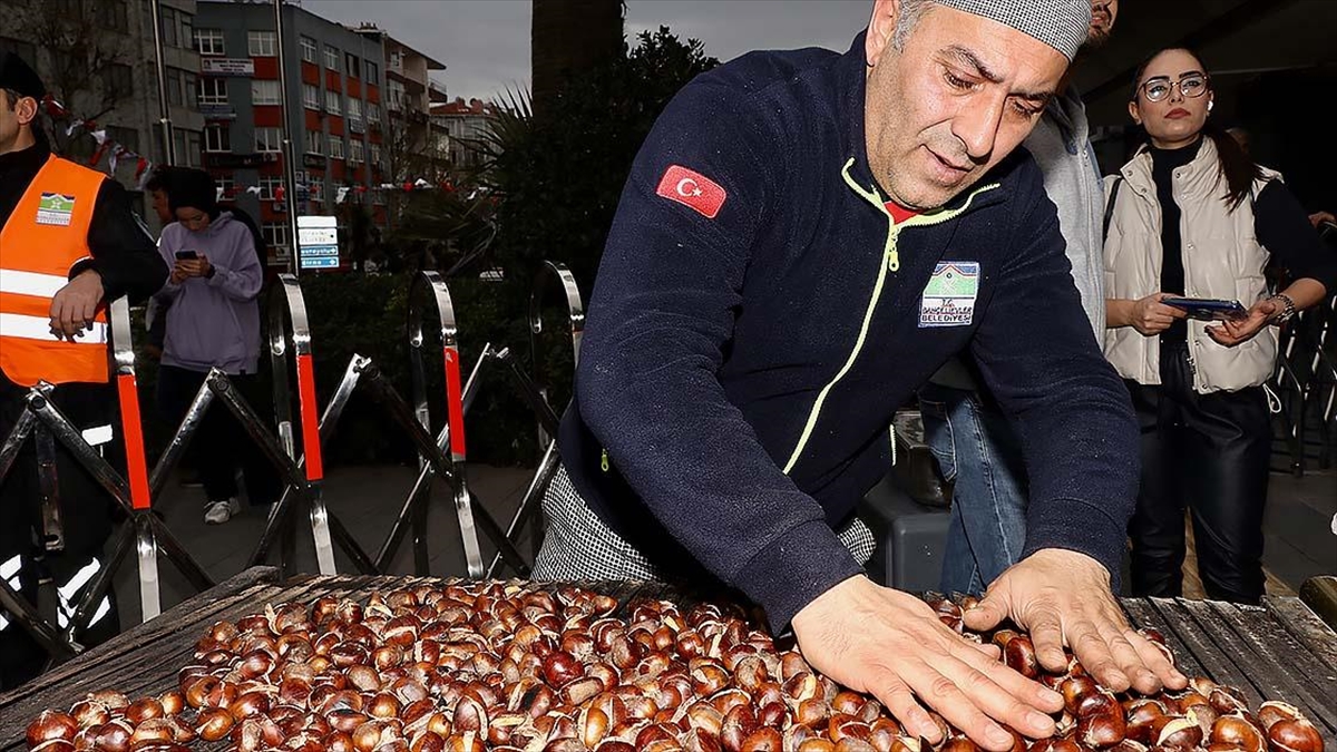 AA-20221211-29711518-29711517-BAHCELIEVLERDE_KESTANE_FESTIVALI_DUZENLENDI (1)