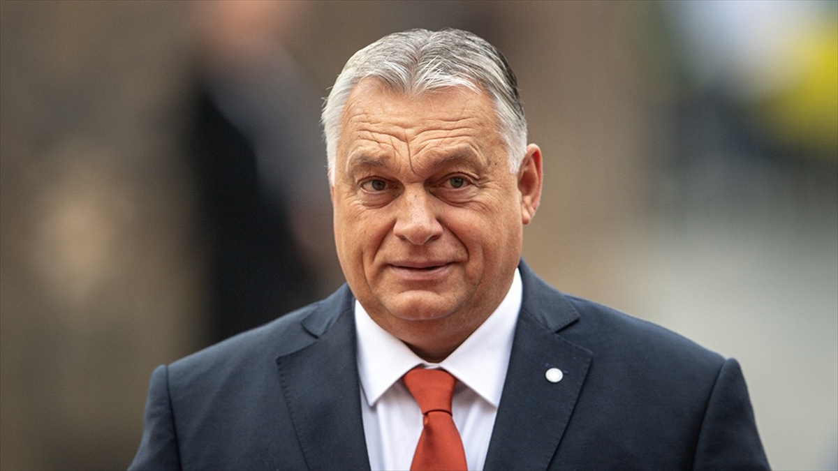 Orban, AP’deki yolsuzluk iddialarına sosyal medyadan alaycı gönderme yaptı