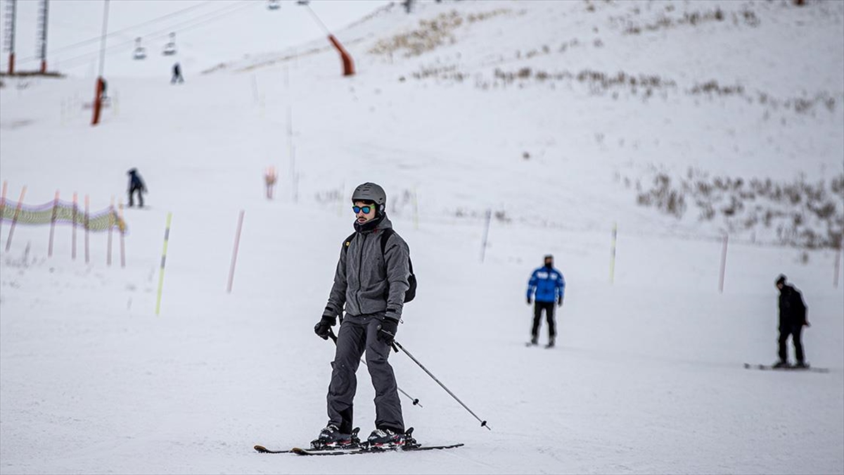 Kayak sezonunu erken açan Palandöken’e 15-20 bin Rus turist gelmesi bekleniyor