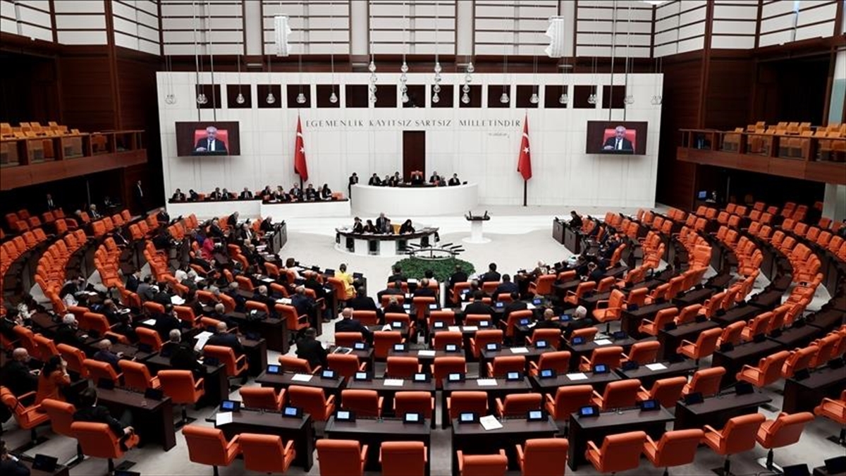 Sözleşmeli Meclis personeline iş sonu tazminatı verilmesini içeren kanun teklifi TBMM’de