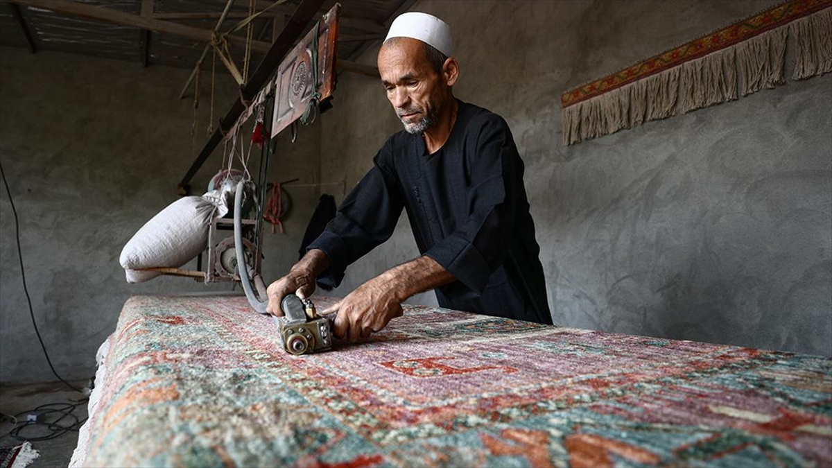 Geleneksel Afgan halısı, Türkiye’den dünya pazarına ulaşıyor