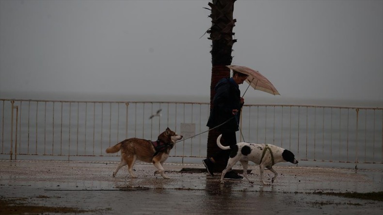Antalya’da kuvvetli yağış etkisini sürdürüyor