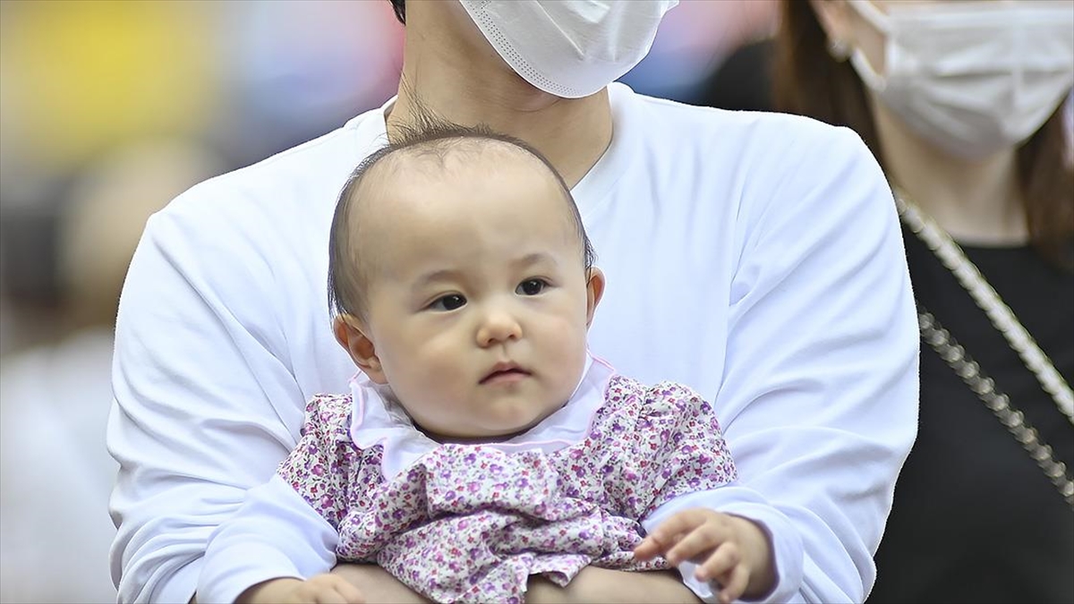 Doğum oranı düşen Tokyo’da ikinci çocuklar için ücretsiz bakım hizmeti verilecek