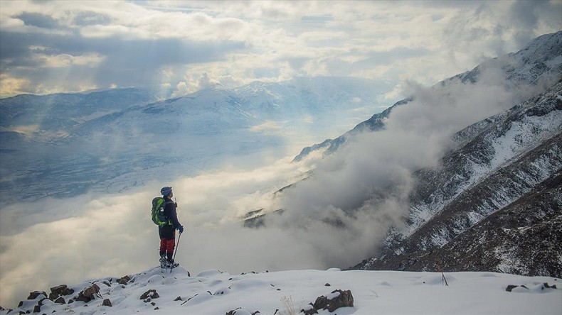 Tunceli’de dağcılar 2800 rakımlı Gelincik Zirvesi’ne tırmandı