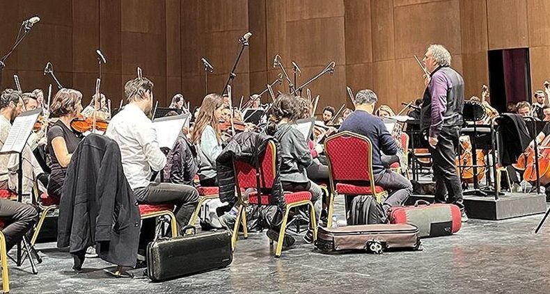 Nef Filarmoni Orkestrası Nils Wanderer ve Cengiz Osmanov ile AKM’de konser verdi