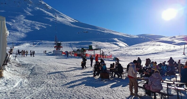 Yarıyılda tatilcilerin kayak tercihi Antalya oldu