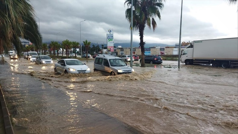 Aydın’da sağanak ve dolu etkili oldu