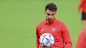 Galatasaray milli futbolcu Kaan Ayhan’ın transferi için görüşmelere başladı