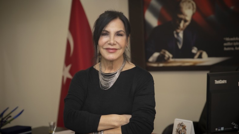 ŞEHİR TİYATROSU YÖNETİM KADROSUNA YENİ SANATÇILAR DAHİL OLDU SANAT YÖNETMENİ SAVAŞ: “SANATLA İYİLEŞECEĞİMİZİ DÜŞÜNÜYORUM”