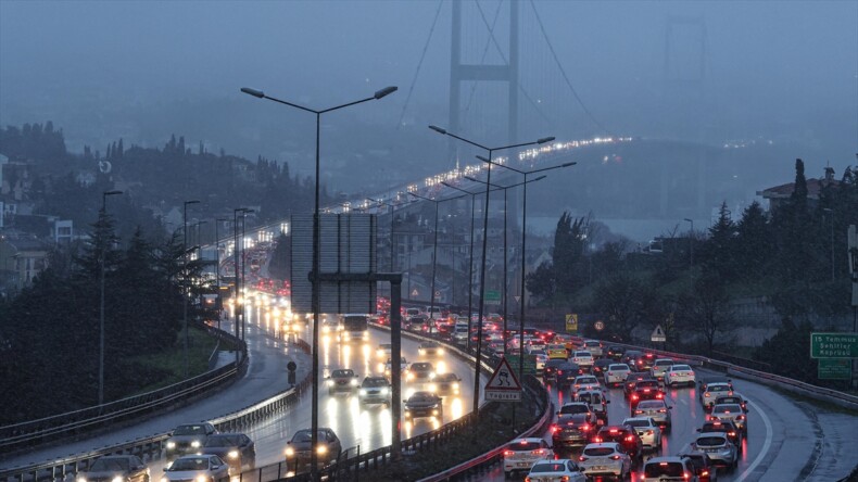 İstanbul’da kent merkezinde kar yağışı başladı