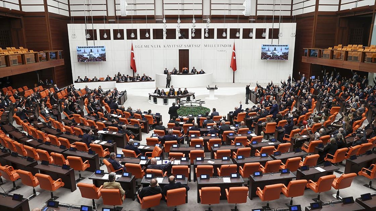 BİZ HEPİMİZ BİR MİLLETİZ!!!