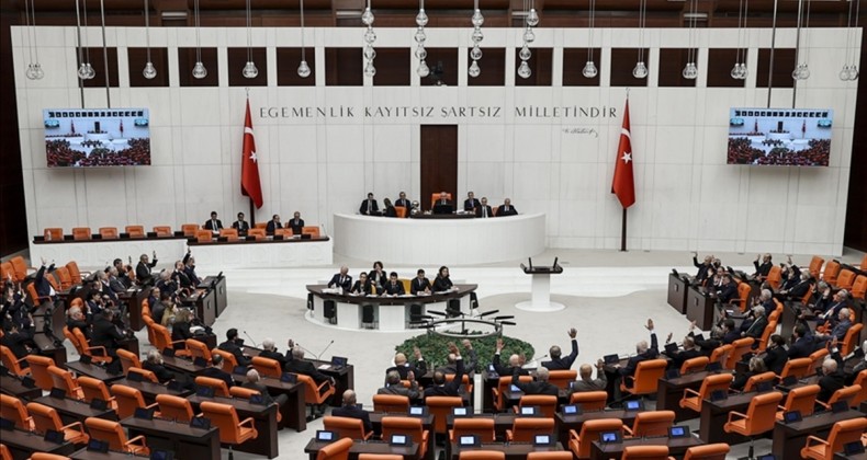 Milletvekilleri maaşlarını depremzedelere bağışlıyor