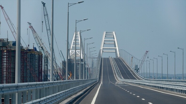 Rusya ve Kırım’ı birbirine bağlayan Kerç Köprüsü tamirat sonrası çift yönlü araç trafiğine açıldı
